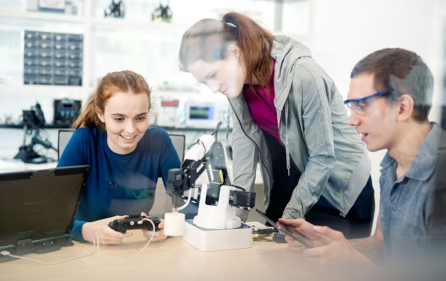 Лабораторії з робототехніки відкриють у вишах України в межах проекту RoboLab - як подати заявку 1