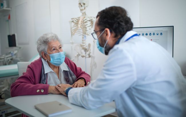 Масковий режим в Україні 2025 через ковід запровадили у Центральній лікарні Івано-Франківська 1