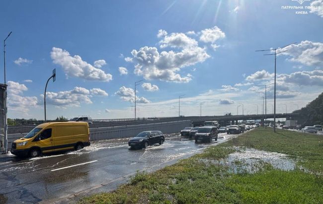 Набережне шосе в Києві частково ускладнено - що сталося 1