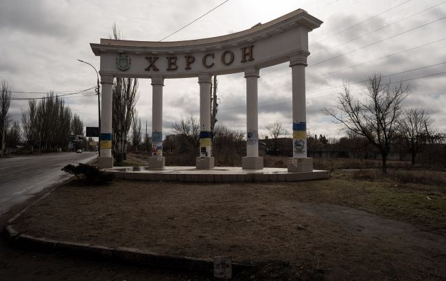 Обстріл Херсону 2 серпня - росіяни скинули КАБи на міст та будинки 1