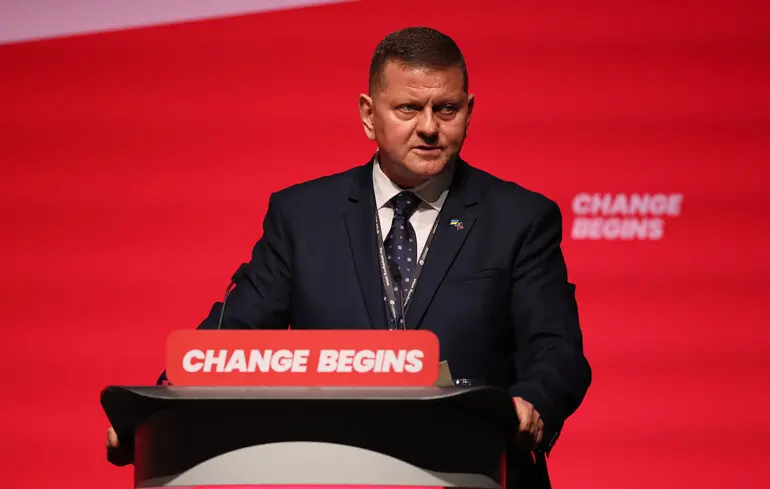 Опоненти Зеленського тиснуть на Залужного – чому він не робить політичних заяв - новини України 1