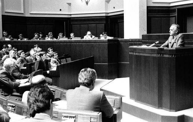 Перша влада незалежної України допустила дві фатальні помилки - Юрій Костенко 1