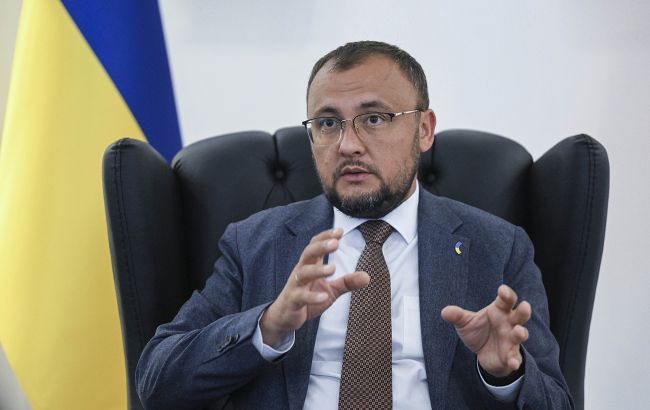 Посольство України звернулося до українців у Польщі щодо вето Навроцького на соцвиплати 1