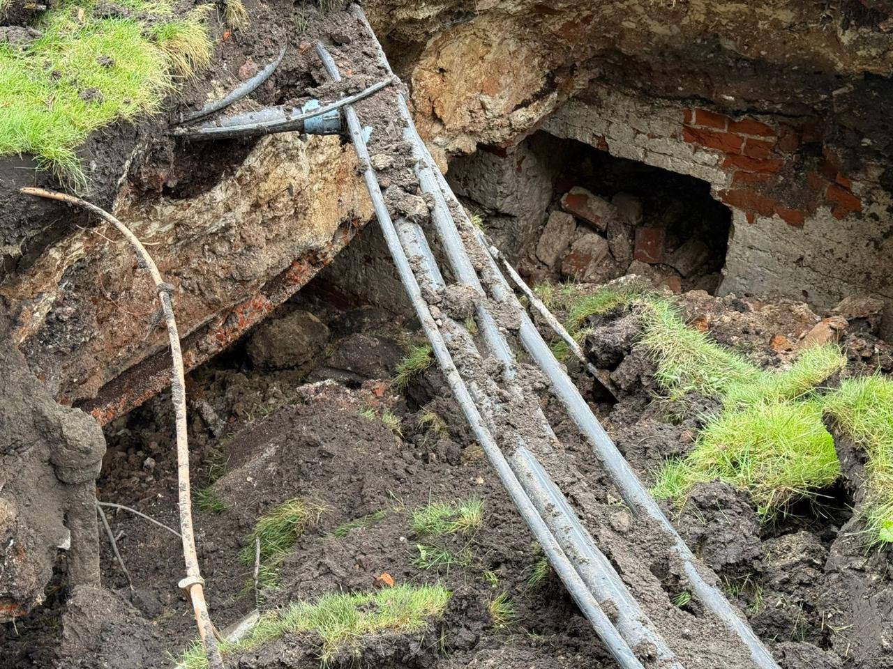 У Харкові у сквері Стрілка виявили підземні ходи після зсуву ґрунту - влада залучає істориків до їх вивчення, фото 2