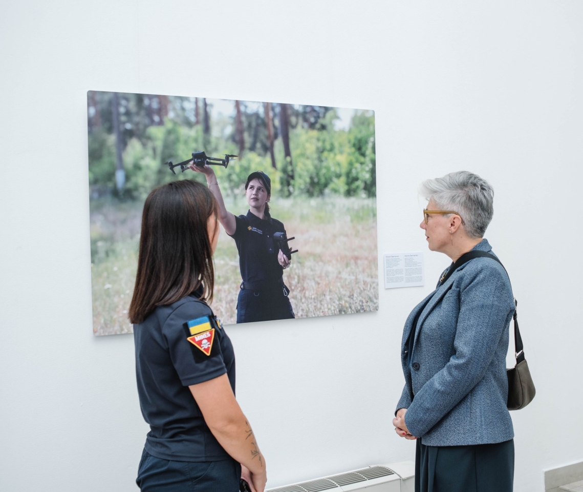 У Києві відкрилася виставка про жінок-саперів - фото 9