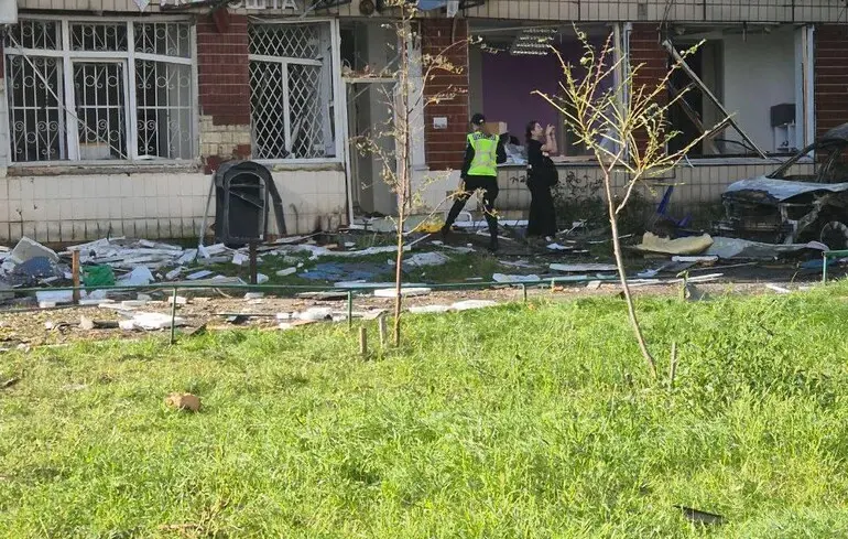 В Києві через ворожу атаку пошкоджено відділення Укрпошти 1