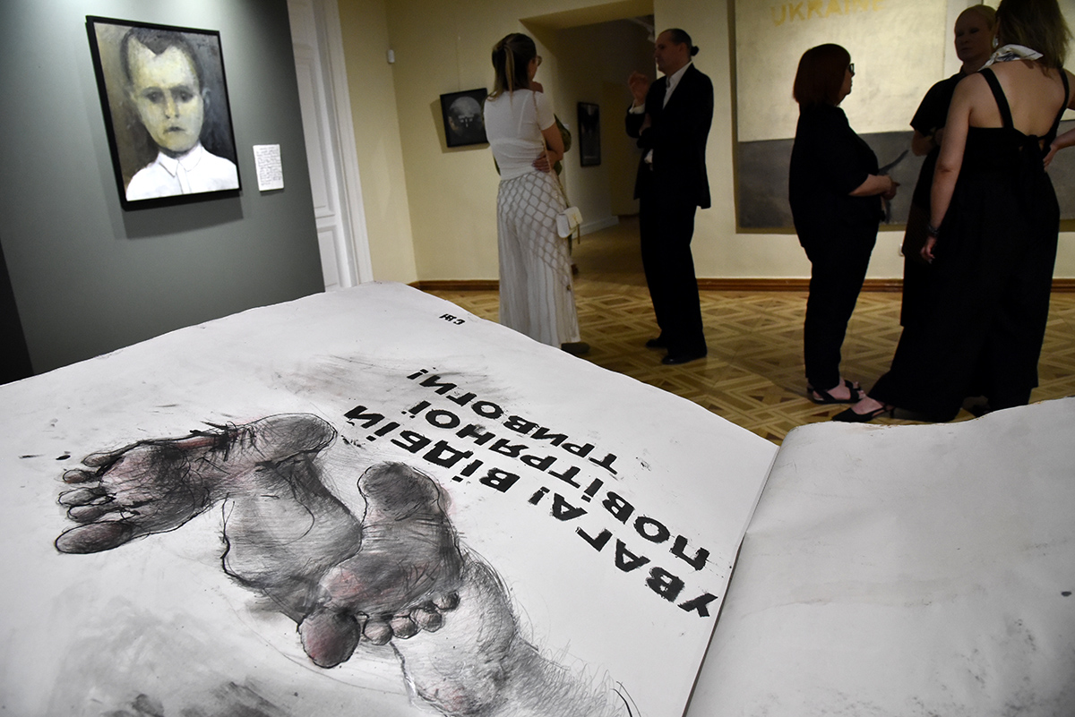 Виставка Стаса Жалобнюка у Києві - проєкт «Випромінювання» досліджує досвід війни - фото 27