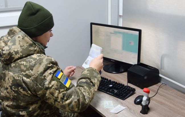 Виїзд за кордон для чоловіків 18–22 років - у ДПСУ сказали, що треба мати при собі 1