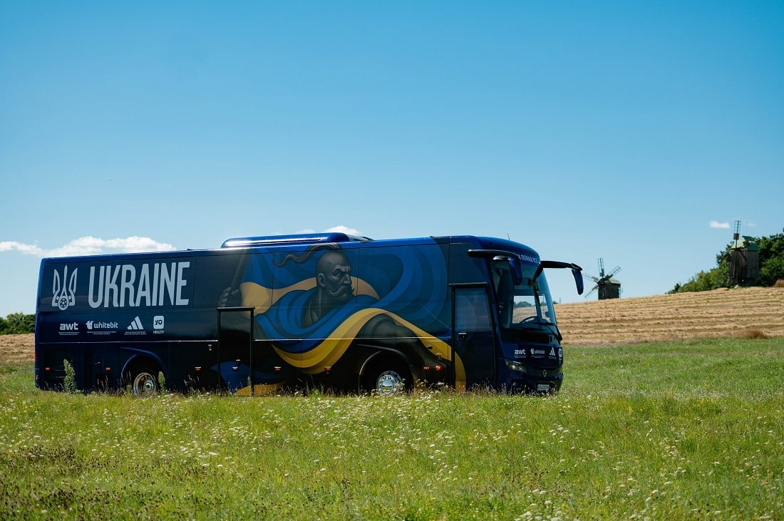Збірна України перед стартом ЧС 2026 отримала унікальний автобус, фото та відео 3