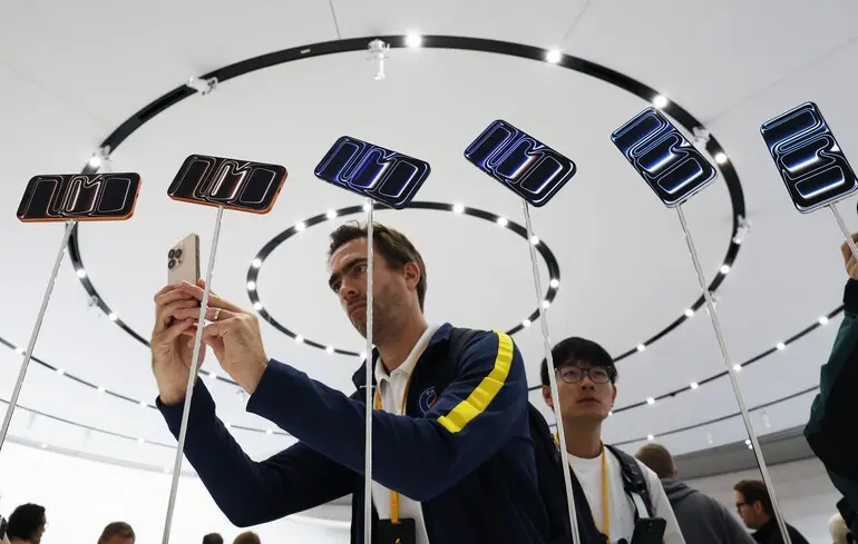 Apple показала iPhone Air, Apple Watch 11 та AirPods Pro 3 - презентація Apple 2025 1