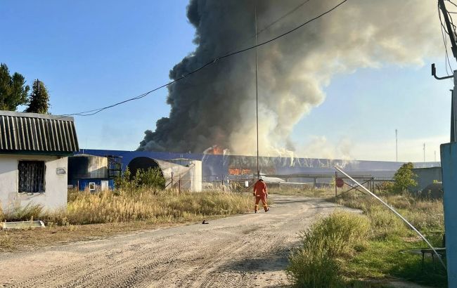 Атака дронів на Київську область спричинила пожежі й забруднення повітря у Фастівському районі 1