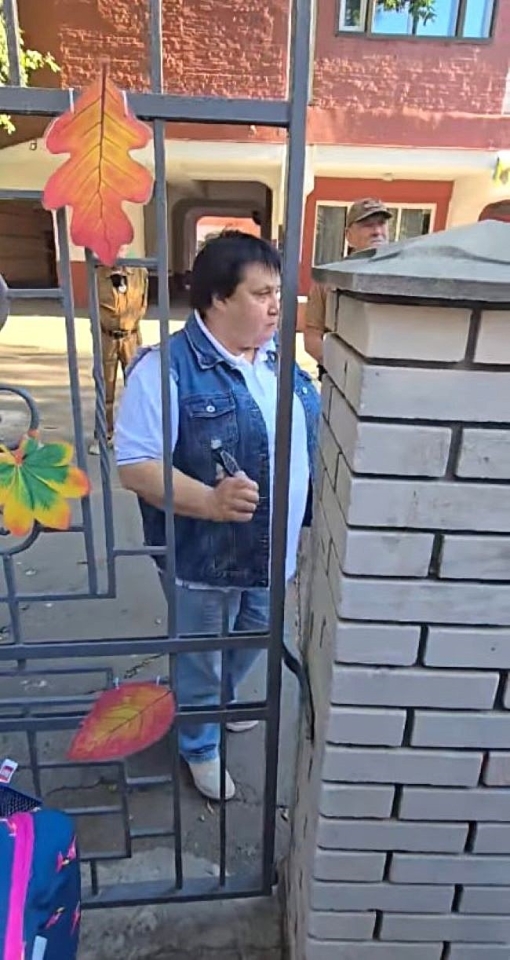 Дітей у шортах не пустила в школу на навчання директор гімназії 109 у Києві - скандал, реакція, відео 4