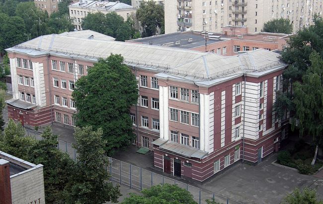 Дітей у шортах не пустила в школу на навчання директор гімназії 109 у Києві - скандал, реакція, відео 1