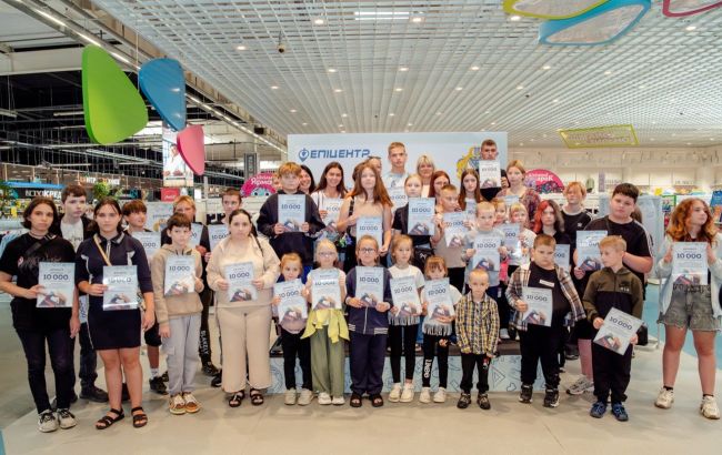 Епіцентр до 1 вересня вручив сертифікати дітям-сиротам захисників 1