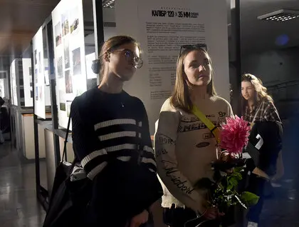 Фотовиставка «Калібр 120х35 мм» - бійці «Азову» показали фронтове життя у фотографіях - фото 9