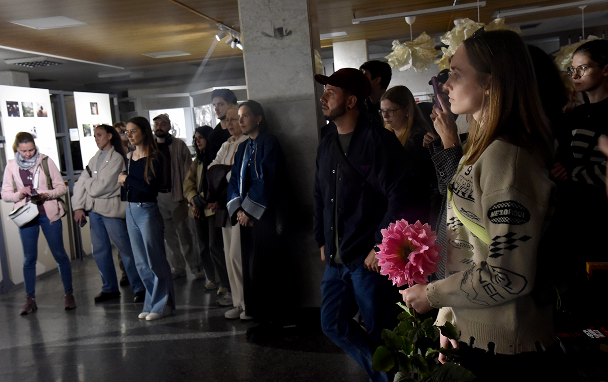 Фотовиставка «Калібр 120х35 мм» - бійці «Азову» показали фронтове життя у фотографіях - фото 28