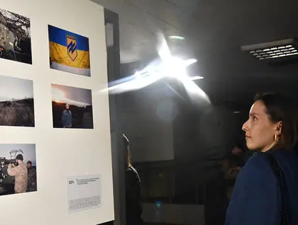 Фотовиставка «Калібр 120х35 мм» - бійці «Азову» показали фронтове життя у фотографіях - фото 7