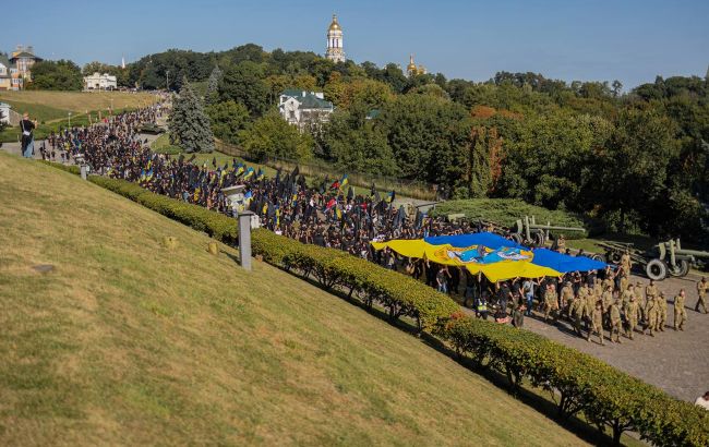 ГО Тінь зібрала тисячі українців для вшанування загиблих розвідників 1