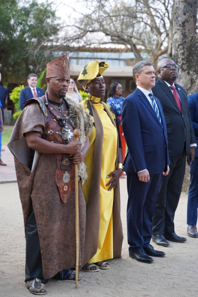 «Ікони на ящиках з-під озброєнь» - український мистецький проєкт уперше презентували в Африці - фото 13