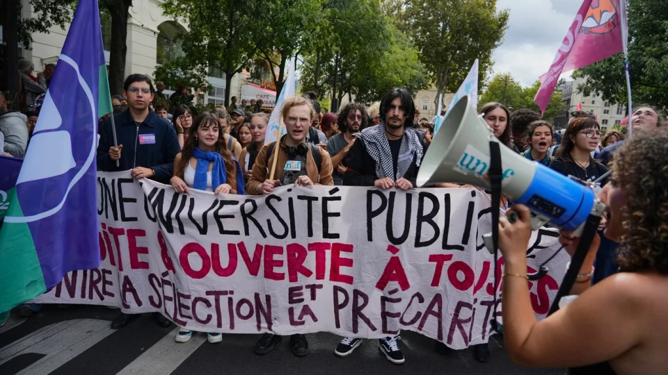 Як у Франції розпочались протести та чого очікувати від нового керівника уряду 3