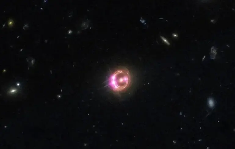 Який вигляд має чорна діра з короною - вчені зробили надзвичайно чіткий знімок - фото 1