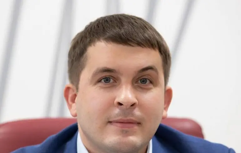 Керівник апарату КМДА їздив за кордон під виглядом відряджень - Йому оголошено підозру - новини України 1