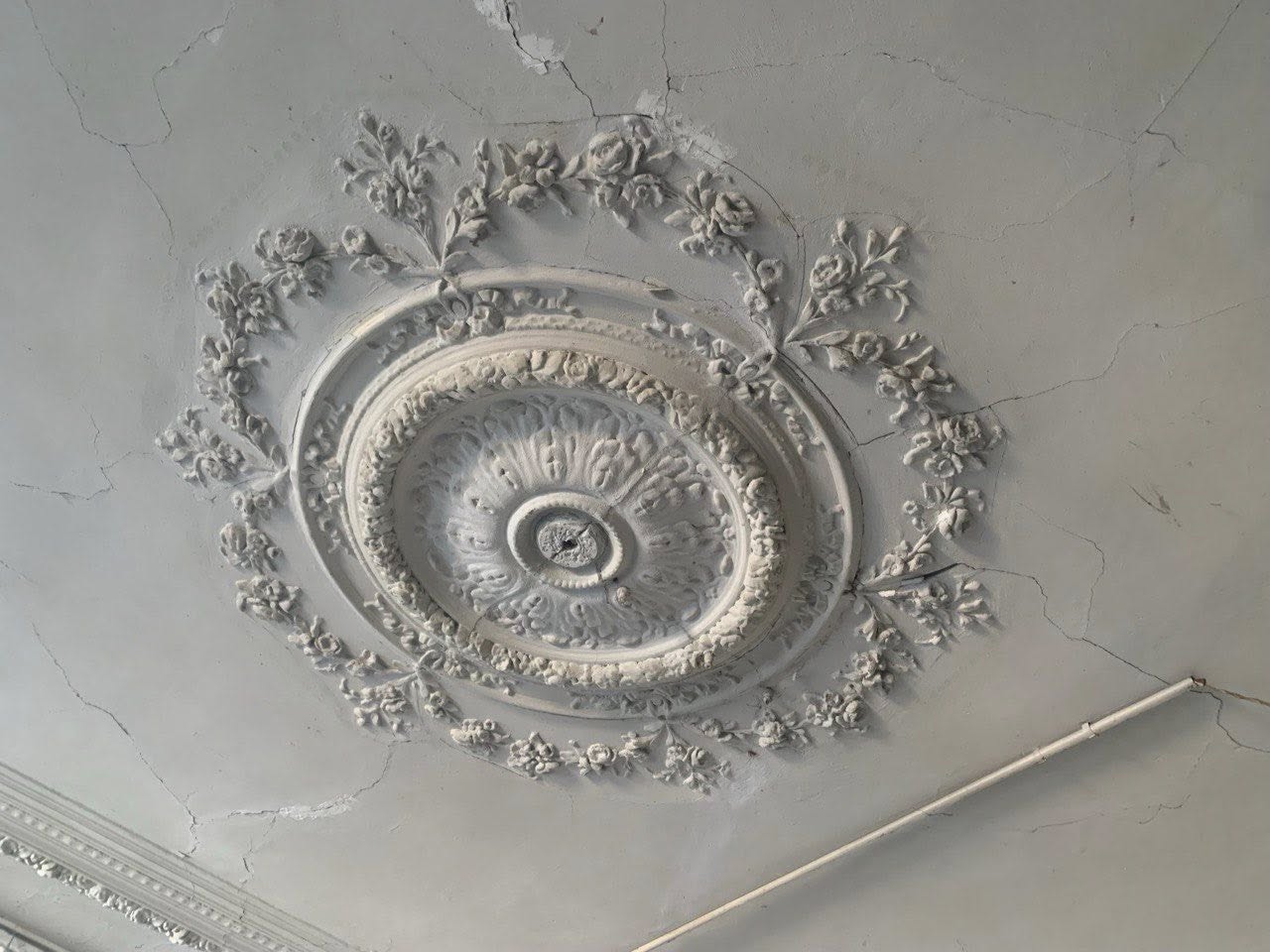 КМДА заборонив проведення робіт у пам'ятці на Андріївському узвозі, яку пошкодили при реставрації 2