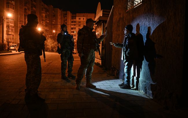 Комендантська година в Кривому Розі і Криворізькому районі Дніпропетровської області змінилась 1