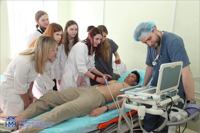 Медична освіта в Україні - інтерв'ю з ректором НМУ Богомольця про якість лікарів 3