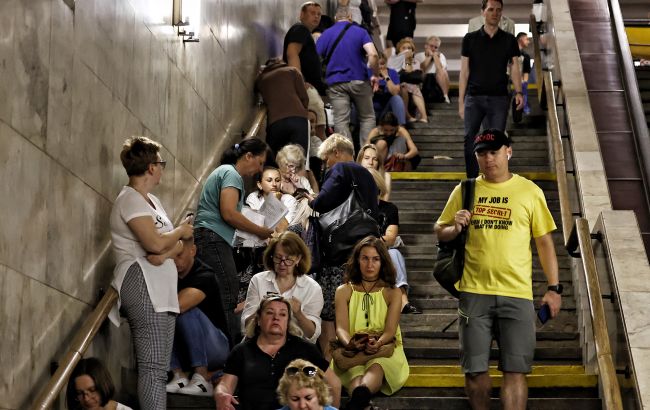 Метро в Києві - рух на червоній лінії обмежили через тривогу 18 вересня 1