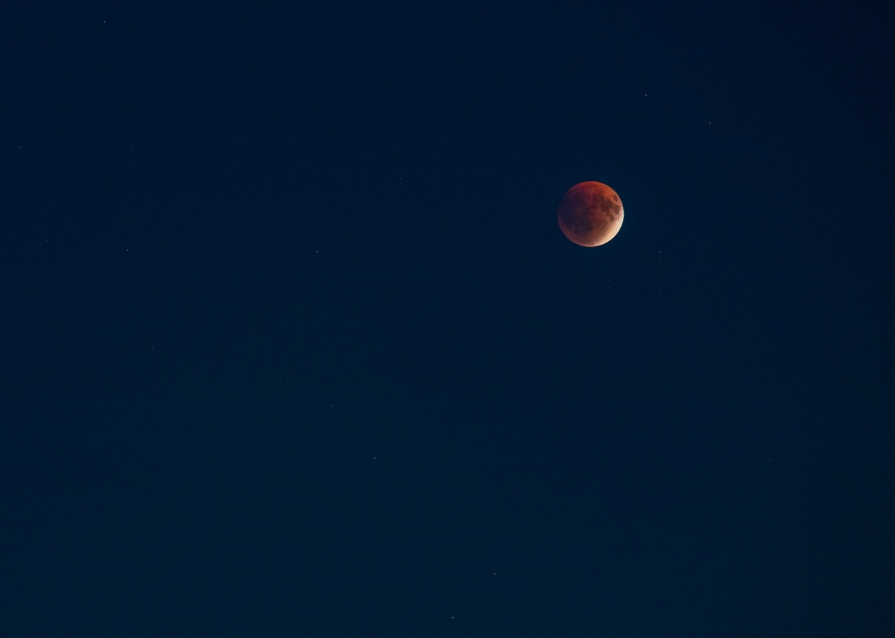 Місячне затемнення 7 вересня 2025 - понад 6 мільярдів людей побачили червоний супутник Землі - фото 31