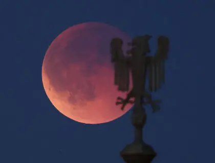 Місячне затемнення 7 вересня 2025 - понад 6 мільярдів людей побачили червоний супутник Землі - фото 5