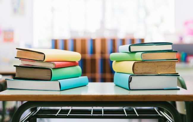 МОН оштрафує видавництва за невчасну доставку підручників у школи - деталі 1