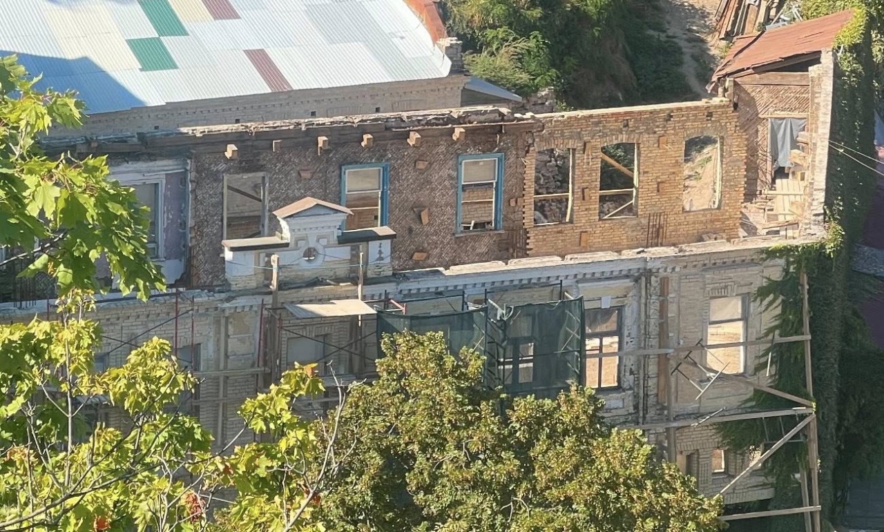 Пам'ятку XIX століття пошкодили в Києві під час реставрації 2