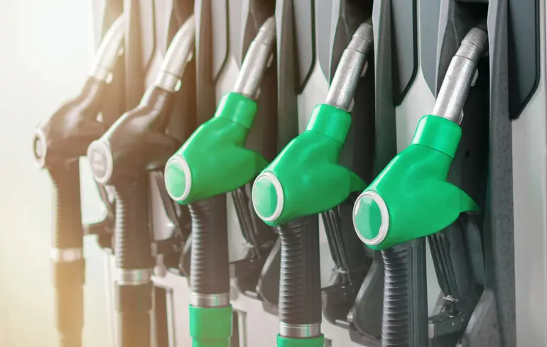 Податкова дисципліна на АЗС - нелегальні станції мають переваги 1