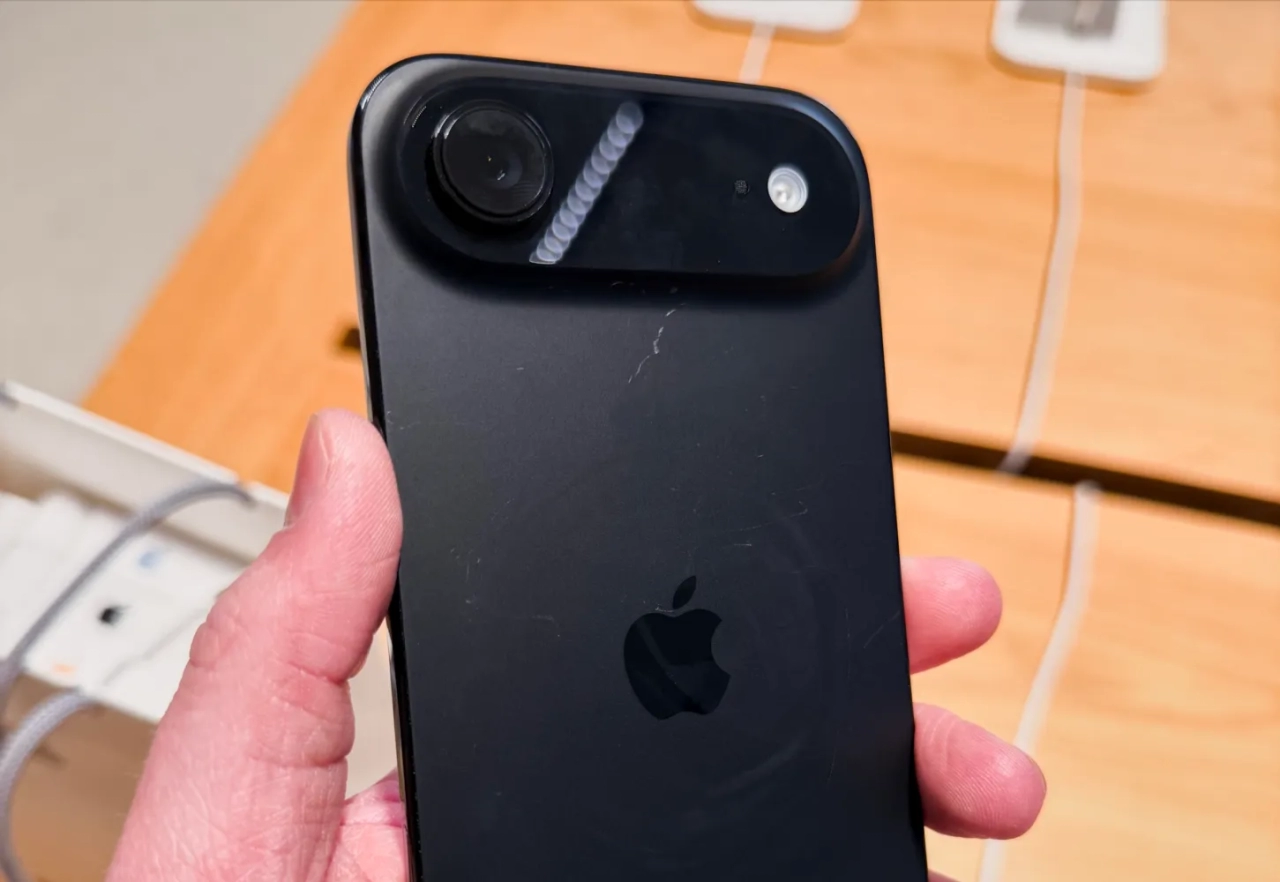 Подряпини на iPhone 17 прибере солона вода 2