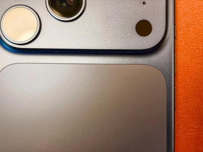 Подряпини на iPhone 17 прибере солона вода 3