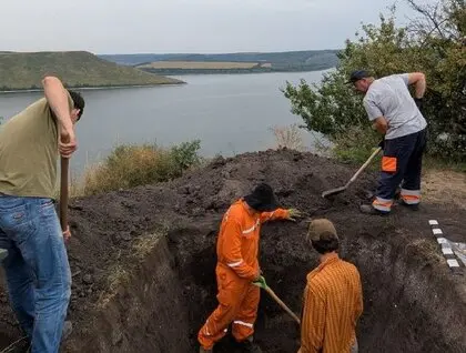 Поховання Давньої Русі - в Бакоті розкопали рештки дитини XIII століття - фото 2