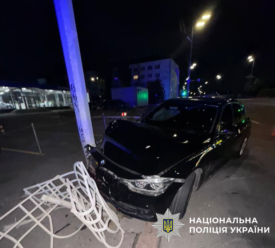 Поліція Києва затримала працівника автомийки, який викрав BMW і спричинив ДТП 2