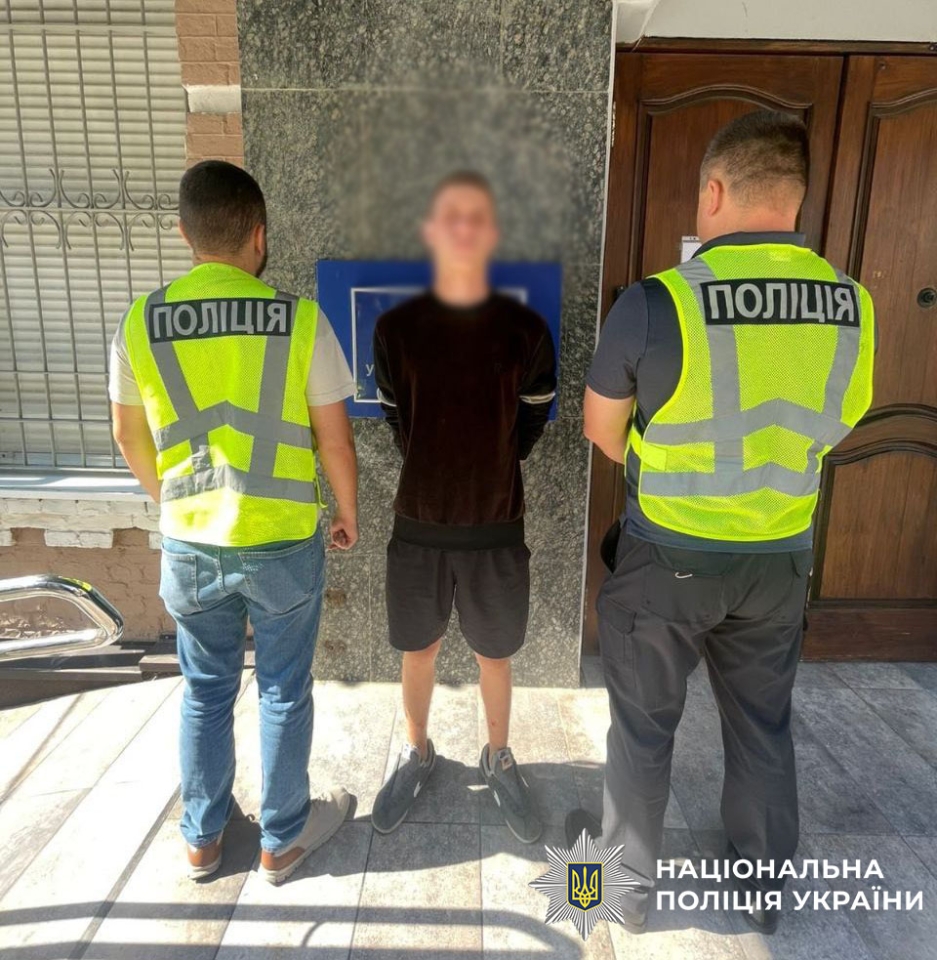 Поліція Києва затримала працівника автомийки, який викрав BMW і спричинив ДТП 4