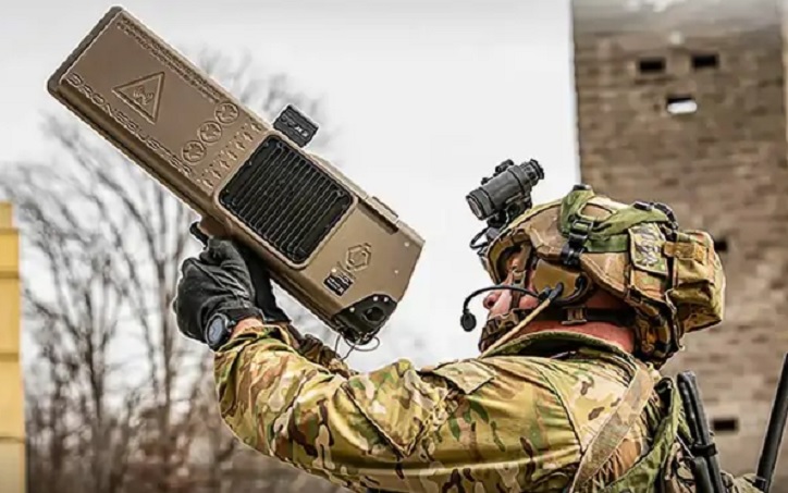 Представлена гвинтівка DroneBuster для перехоплення управління ворожими БПЛА 1