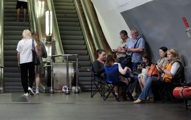 Робота метро під час тривоги - кияни просять відчиняти вагони на станціях вночі 1