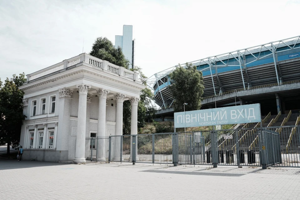 Стадіон Дніпро-Арена і тренувальна база підуть з молотка 2