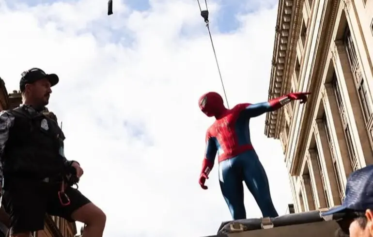 Том Голланд отримав травму на зйомках - виробництво нового Людини-павука тимчасово зупинили - новини кіно 1