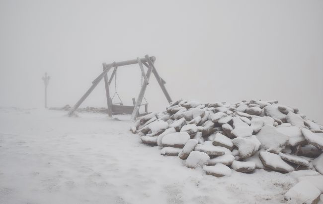 У Карпатах 29 вересня вдарив мороз і випав перший сніг - на горі Піп Іван різко похолодало 1