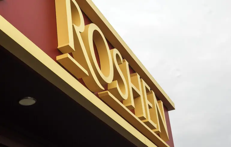 У Києві фіксують пожежу на фабриці Порошенка Roshen 1