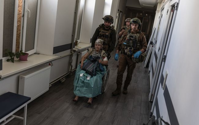 У Костянтинівці закрилася остання лікарня - поранених тепер евакуюють парамедики 1