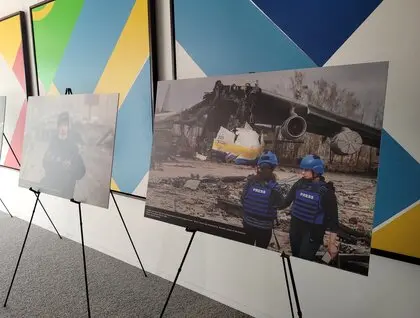 У штаб-квартирі ЄБРР відкрили фотовиставку про українських журналістів - фото 1