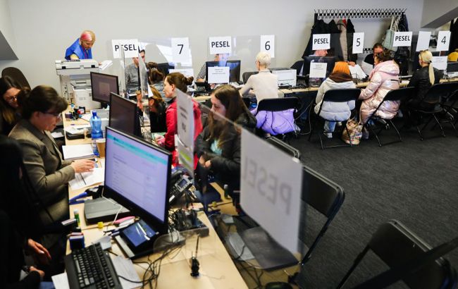 Умови для отримання громадянства Польщі пропонують змінити - термін проживання збільшать з 3 до 10 років 1