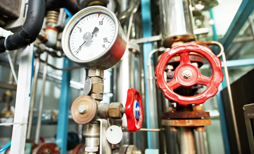 Уряд заборонив відключати світло та газ за борги у прифронтових регіонах 1